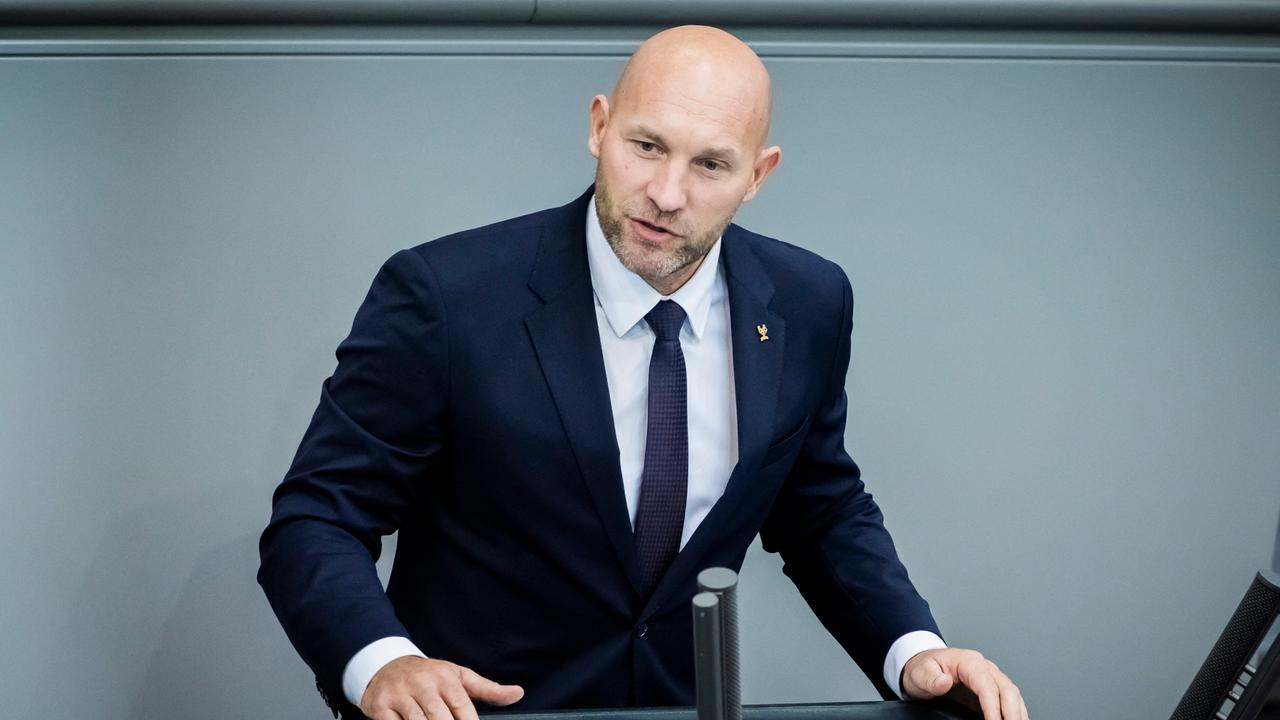 Ronald Rauhe, Staatsminister für Sport und Ehrenamt, spricht in der Generaldebatte im Rahmen der Haushaltsberatungen im Bundestag.