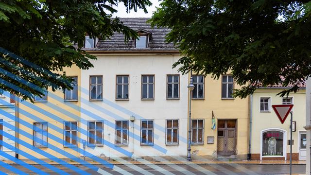 Blick auf eine Straßenzeile mit Häusern deren Scheiben zum Teil eingeschlagen sind. Blick auf eine Straßenzeile mit Häusern deren Scheiben zum Teil eingeschlagen sind.