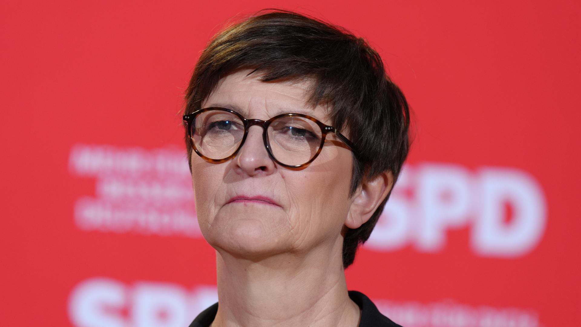 SPD-Parteivorsitzende Saskia Esken bei der Pressekonferenz zur aktuellen Wahlkampagne und dem Wahlprogramm 2025 im Willy-Brandt-Haus in Berlin am 17.12.2024