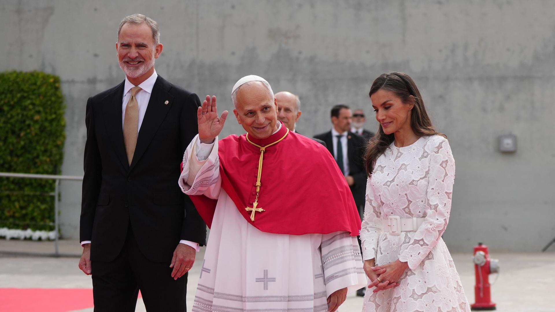 Spanien - Papst zu einwöchiger Spanienreise in Madrid eingetroffen