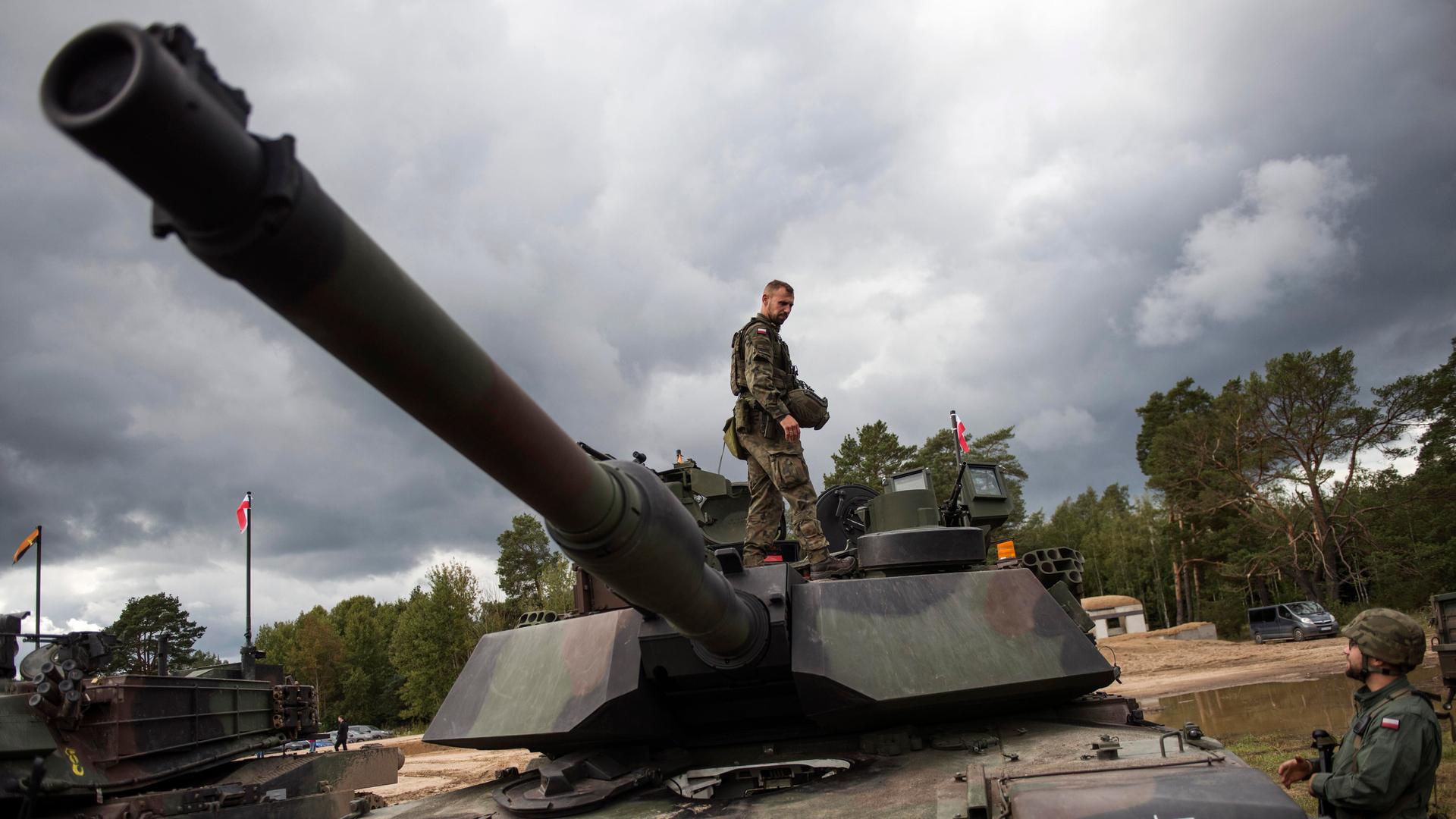 Ein Panzer bei einer Militärübung der polnischen Streitkräfte