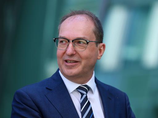 Alexander Dobrindt, Vorsitzender der CSU-Landesgruppe, nach der Sitzung des CSU-Vorstands am 28.04.2025 in München 