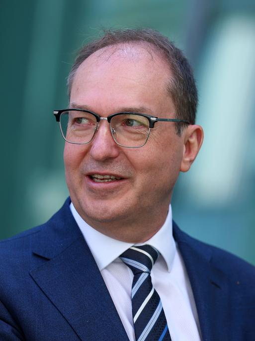 Alexander Dobrindt, Vorsitzender der CSU-Landesgruppe, nach der Sitzung des CSU-Vorstands am 28.04.2025 in München 