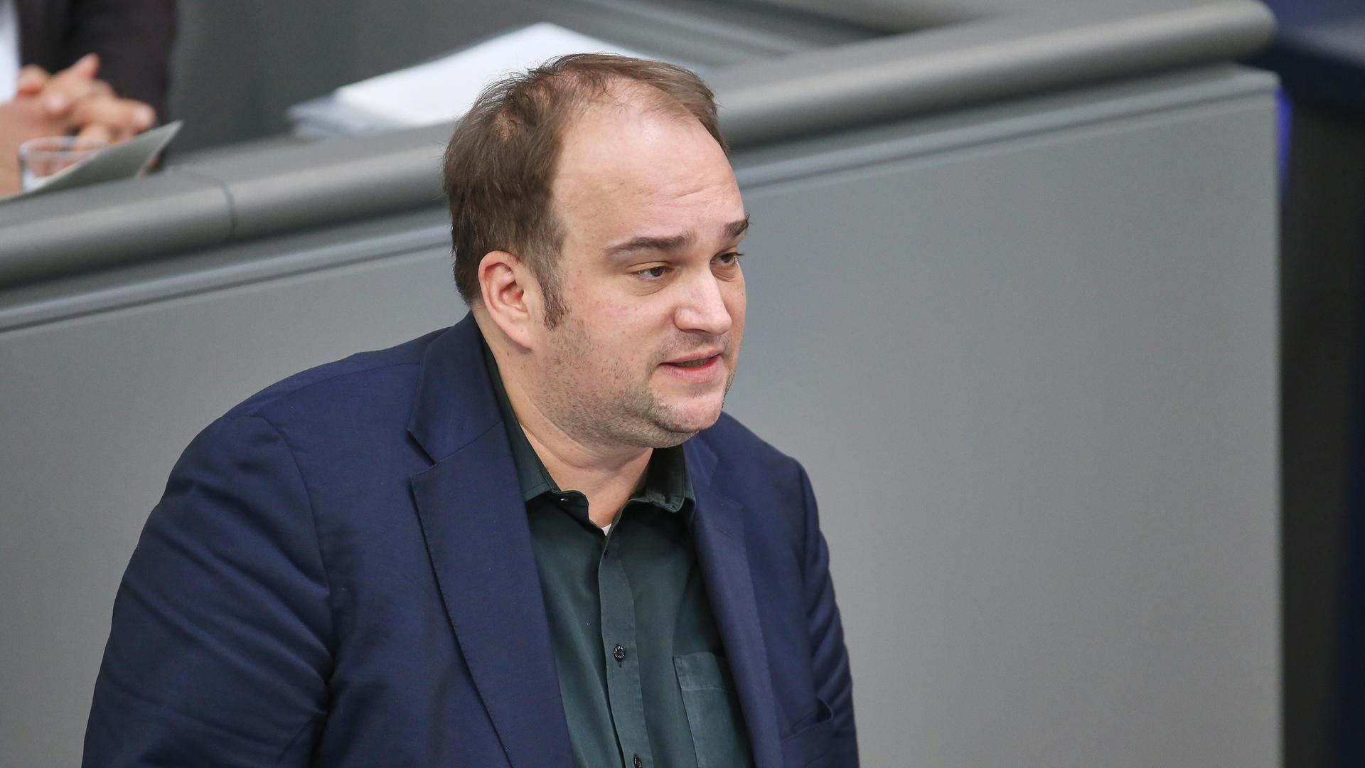 Der SPD-Wirtschaftspolitiker Sebastian Roloff spricht im Bundestag.