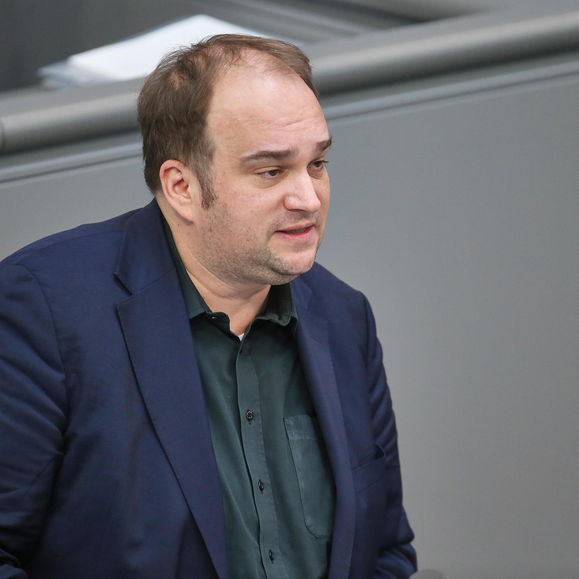 Innenpolitische Reformen - Roloff (SPD) verlangt höhere Steuern für Spitzenverdiener