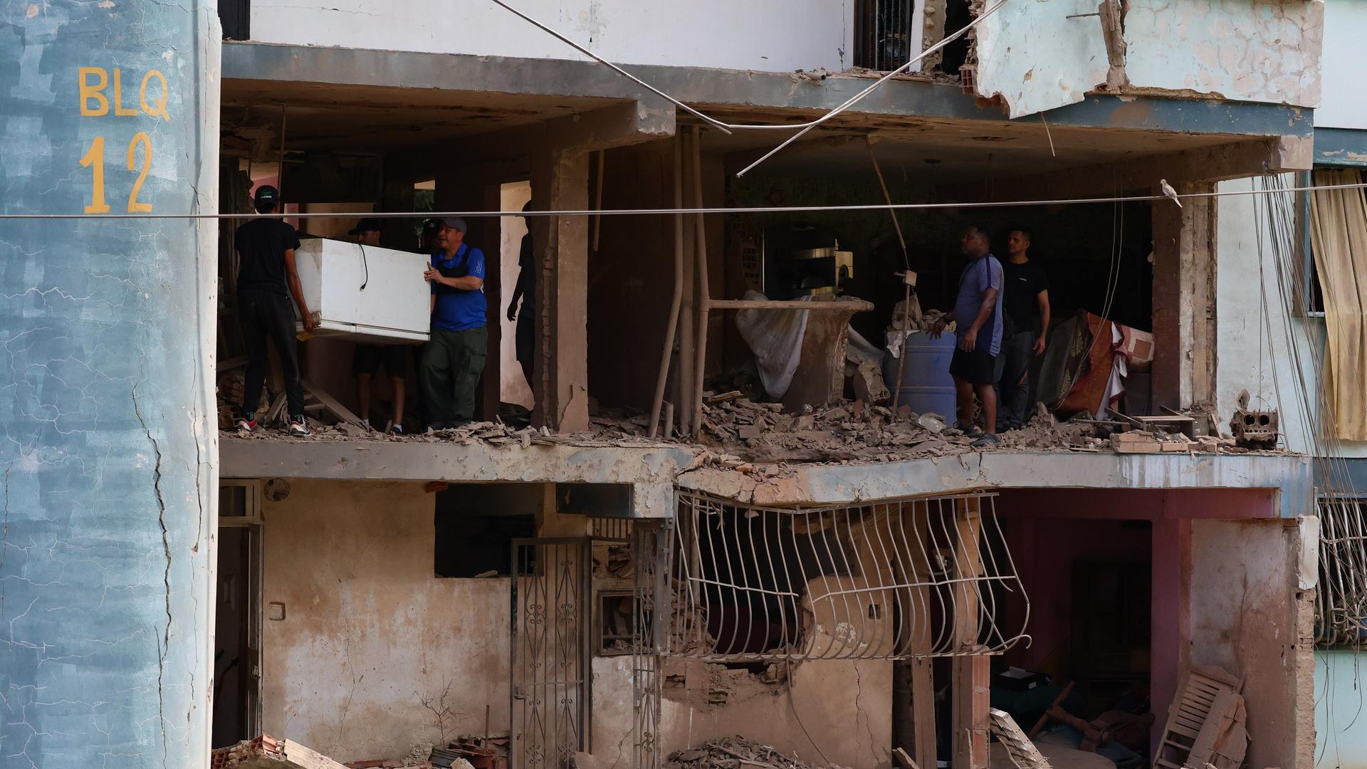 Das Foto zeigt ein Wohngebäude im venezolanischen La Guaira, das bei dem US-Angriff auf Venezuela zerstört wurde.