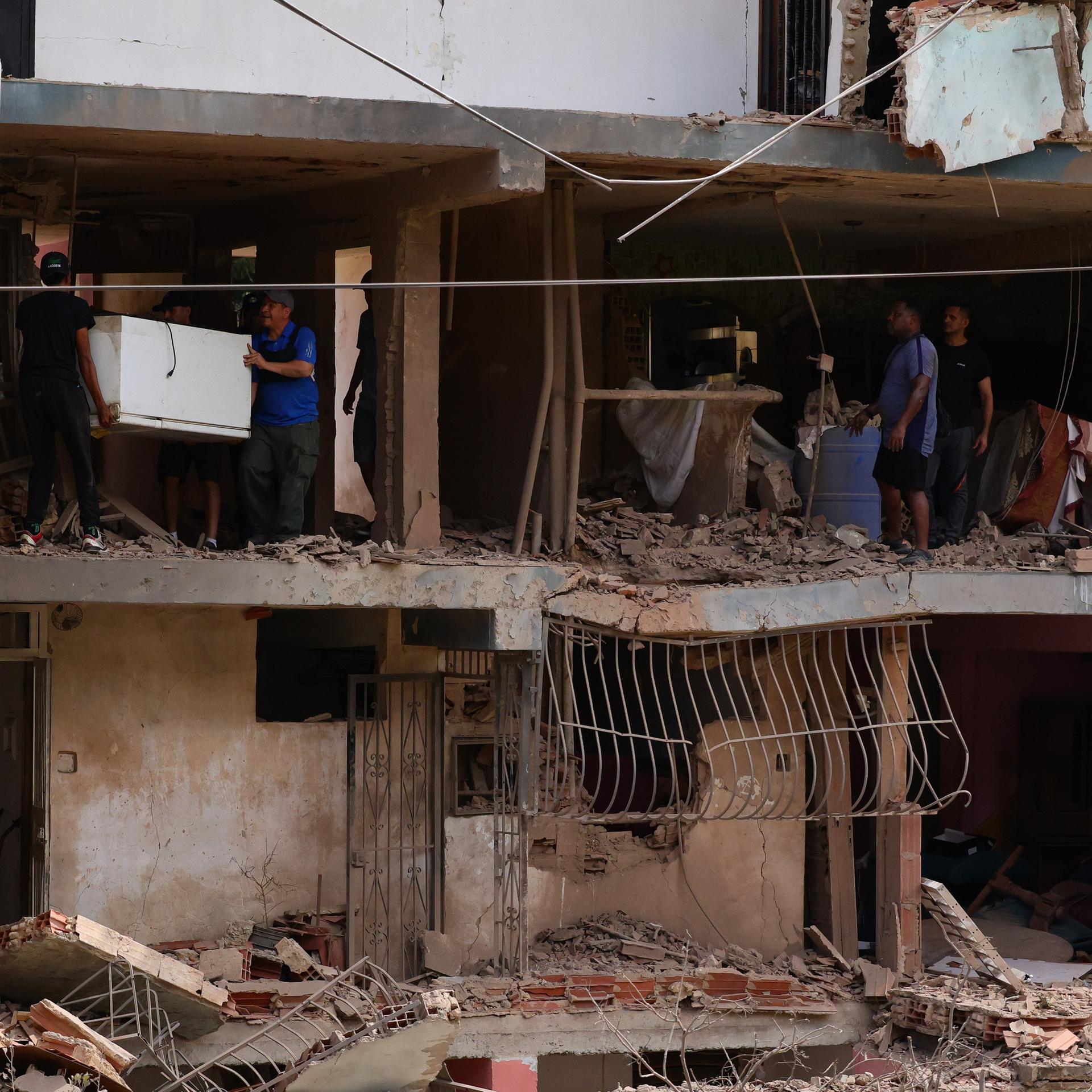 Das Foto zeigt ein Apartmentgebäude im venezolanischen La Guaira, das bei dem US-Angriff auf Venezuela zerstört wurde.