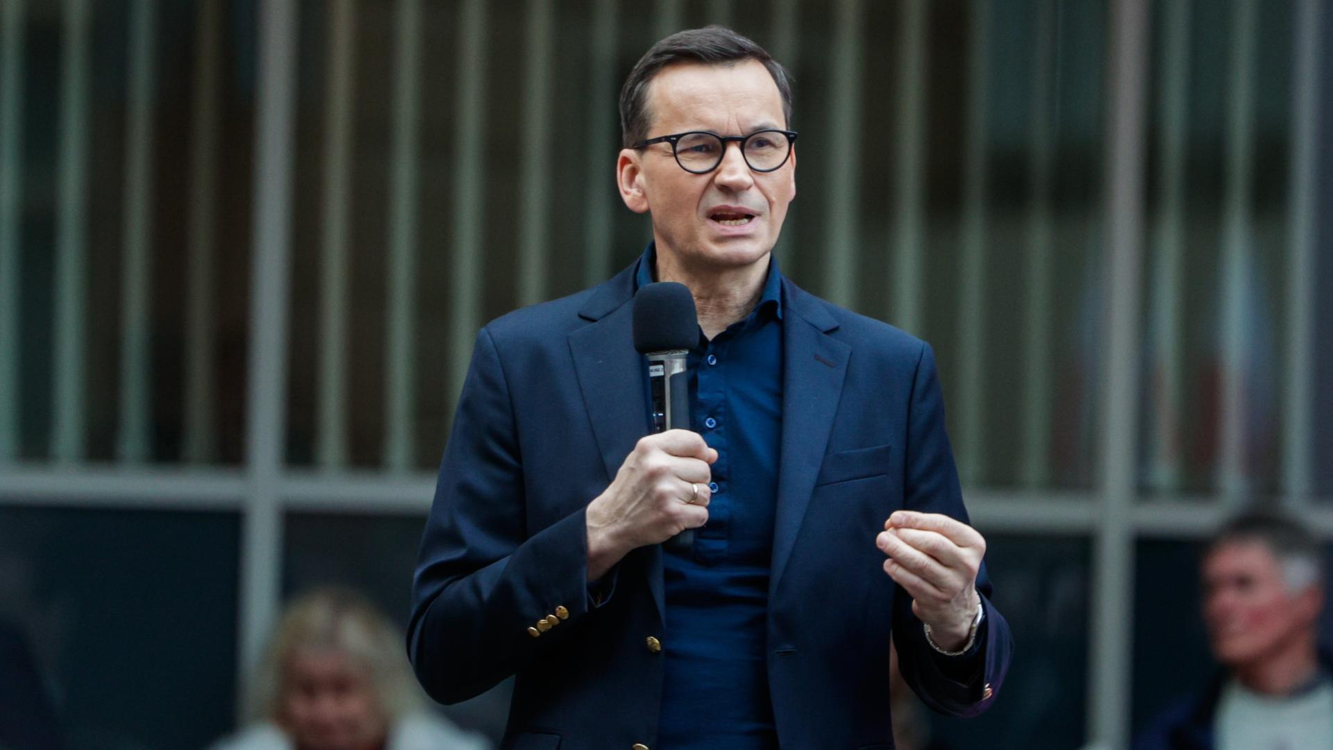 Breslau: Mateusz Morawiecki, ehemaliger PiS-Premierminister und Oppositionsführer, spricht zu Anhängern seiner Partei vor den Kommunalwahlen. Breslau: Mateusz Morawiecki, ehemaliger PiS-Premierminister und Oppositionsführer, spricht zu Anhängern seiner Partei vor den Kommunalwahlen.