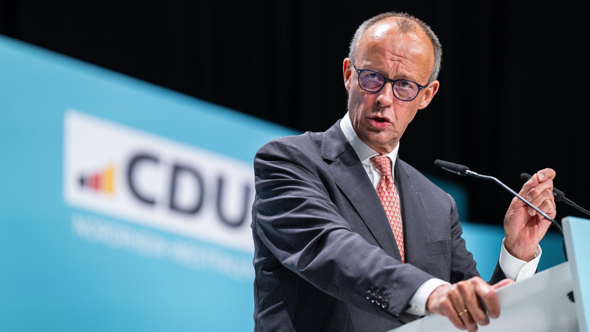 Friedrich Merz, CDU-Bundesvorsitzender und Unionsfraktionsvorsitzender, spricht auf dem Landesparteitag der CDU Nordrhein-Westfalen. 