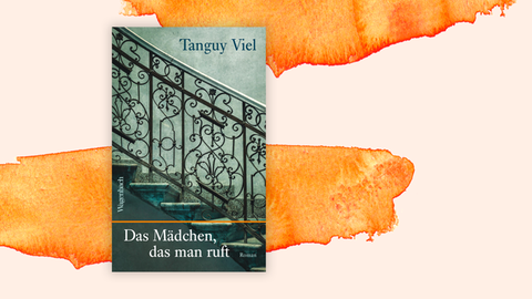 Auf dem Cover von "Das Mädchen, das man ruft" sind Autorenname und Buchtitel zu sehen, die auf das Foto einer steinernen Treppe mit gusseisernem Geländer gedruckt sind.