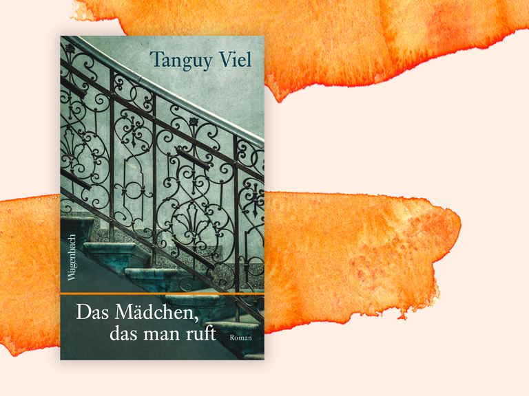 Auf dem Cover von "Das Mädchen, das man ruft" sind Autorenname und Buchtitel zu sehen, die auf das Foto einer steinernen Treppe mit gusseisernem Geländer gedruckt sind.