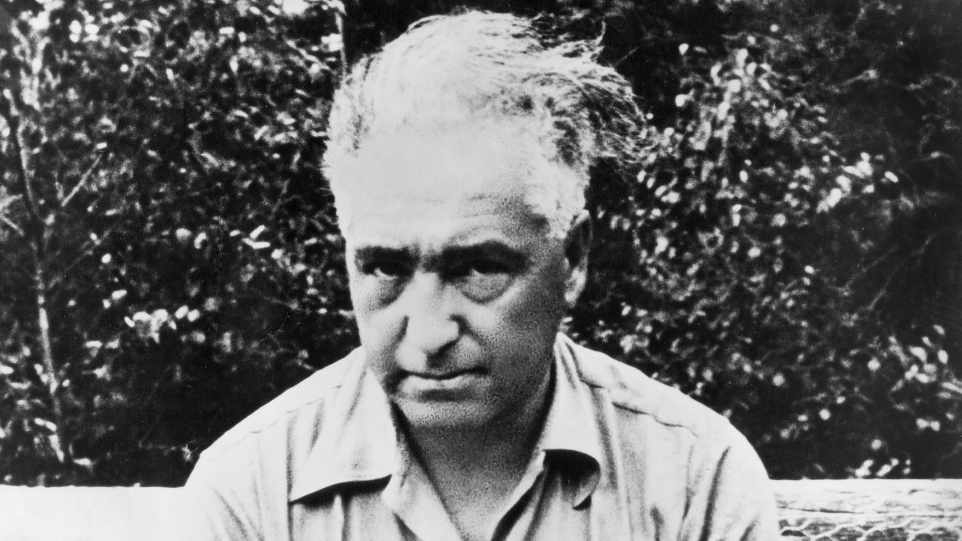 Der Psychoanalytiker Wilhelm Reich im Portät in schwarz-weiß. Undatierte Aufnahme, vermutlich aus den 1940er Jahren.
