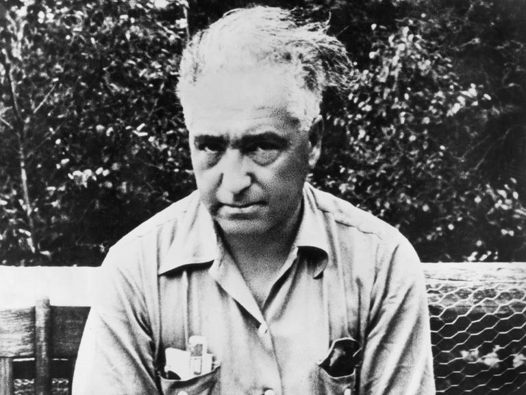 Der Psychoanalytiker Wilhelm Reich im Portät in schwarz-weiß. Undatierte Aufnahme, vermutlich aus den 1940er Jahren.