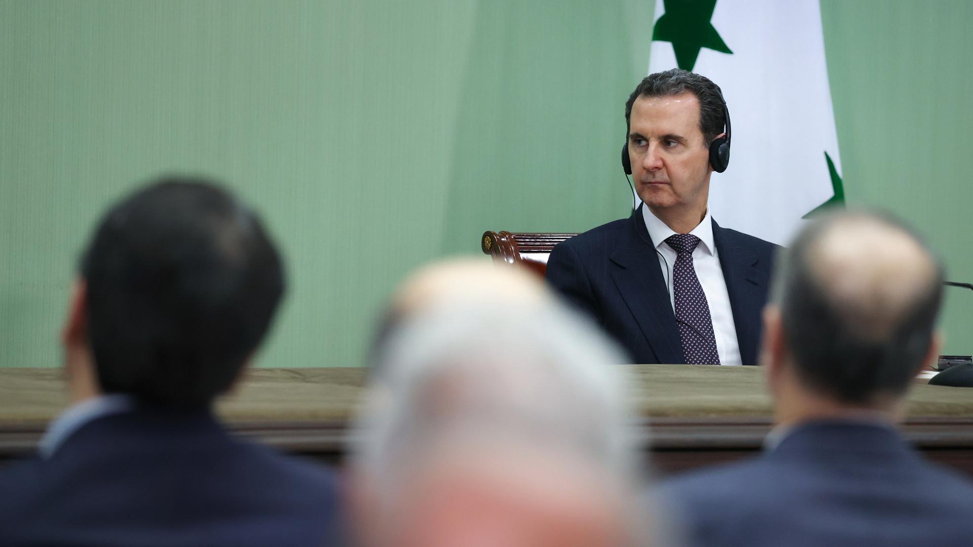 Syriens Machthaber al-Assad bei einem Treffen mit Irans Präsident Ebrahim Raisi am 3.5.2023 in Damascus Syriens Machthaber al-Assad bei einem Treffen mit Irans Präsident Ebrahim Raisi am 3.5.2023 in Damascus