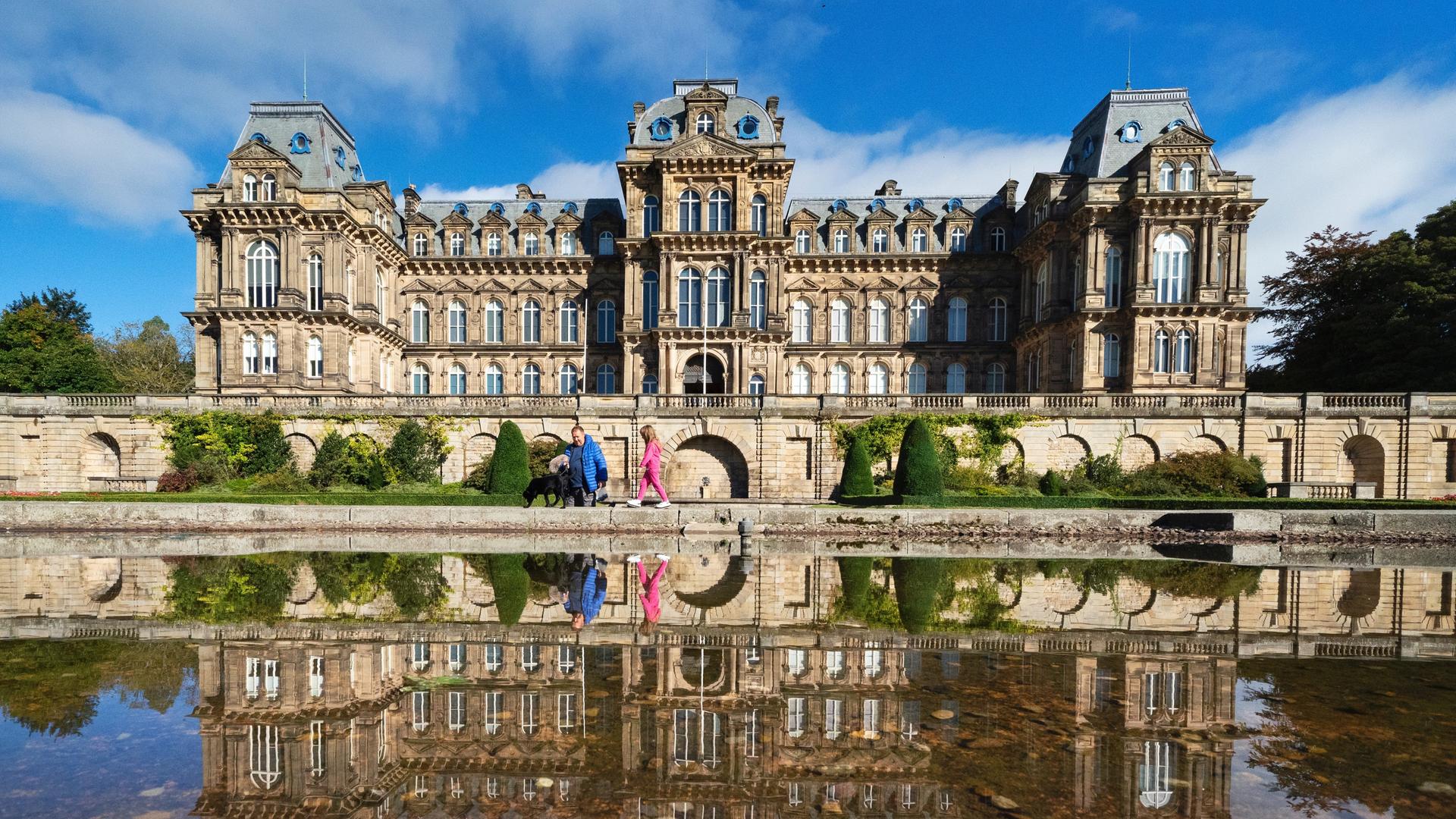 Das Bowes Museum im englischen Barnard Castle. Das Bowes Museum im englischen Barnard Castle.
