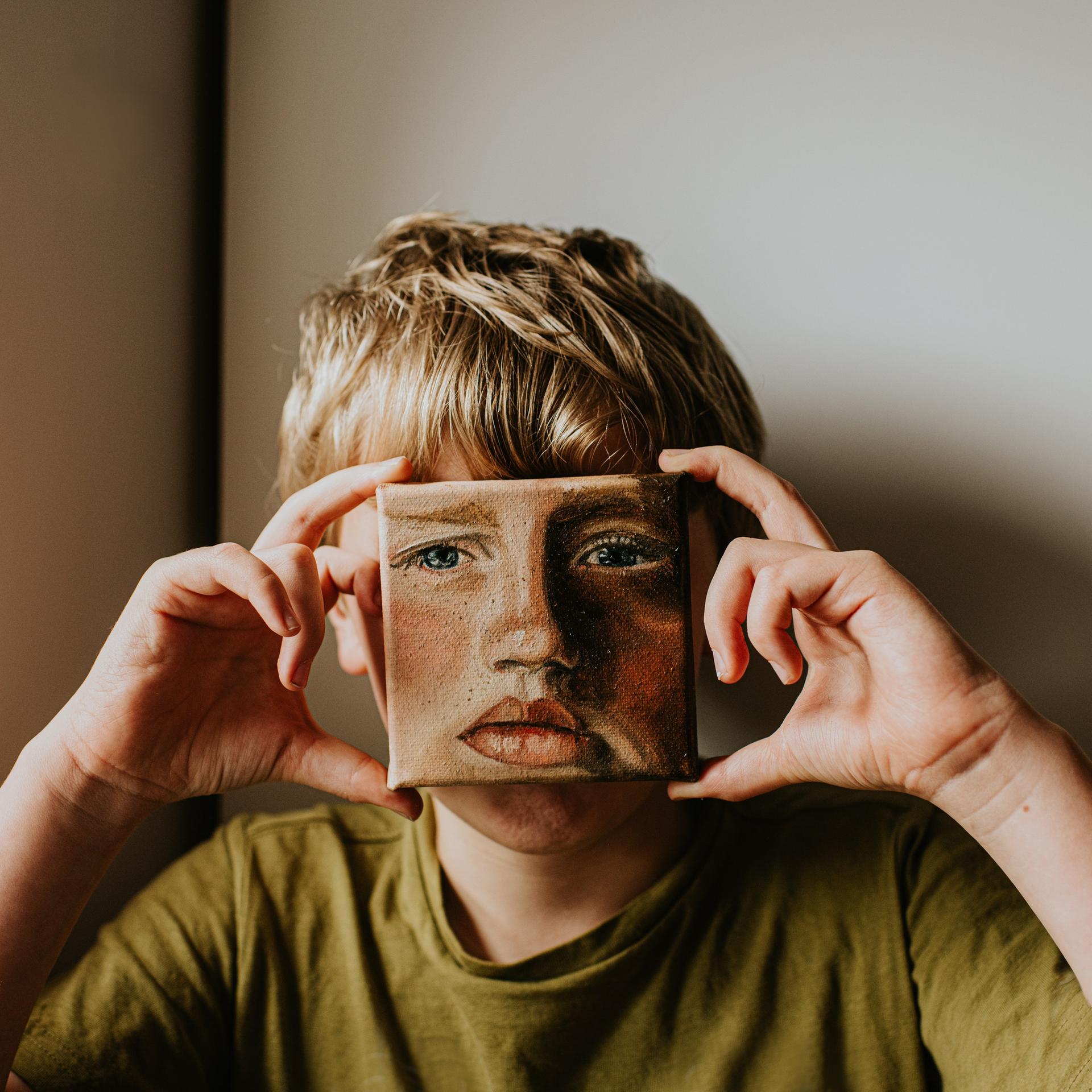 Zwischen Politik und Identitätsdiskursen - Was soll die Kunst?