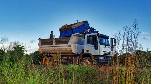 Menschen bei der Arbeit in einer Kaffeeplantage in Brasilien