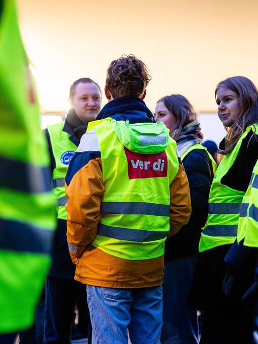 Warnstreik der Gewerkschaft ver.di im öffentlichen Personennahverkehr am 02. Februar 2024 in Berlin. 