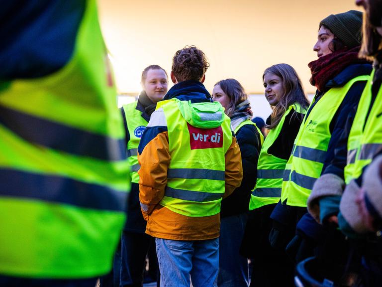 Warnstreik der Gewerkschaft ver.di im öffentlichen Personennahverkehr am 02. Februar 2024 in Berlin. 