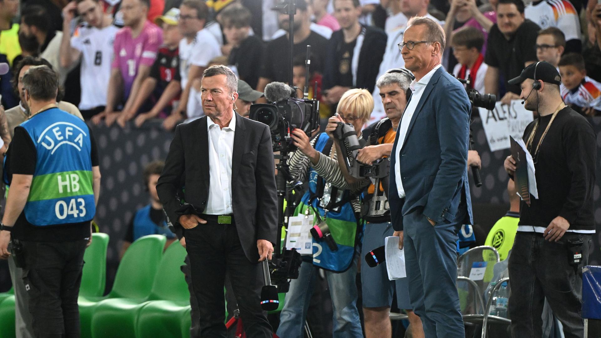 Lothar Matthäus (links) analysiert für RTL mit Moderator Florian König das deutsche Länderspiel gegen Griechenland.