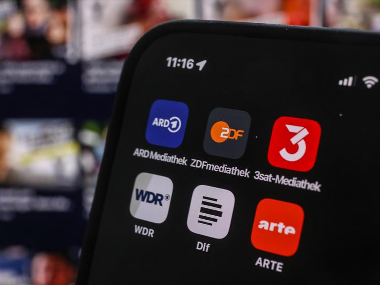 Die Apps der Mediatheken von ARD, ZDF, 3sat sowie von Arte, Deutschlandfunk (Dlf) und Westdeutscher Rundfunk (WDR) auf einem Smartphone