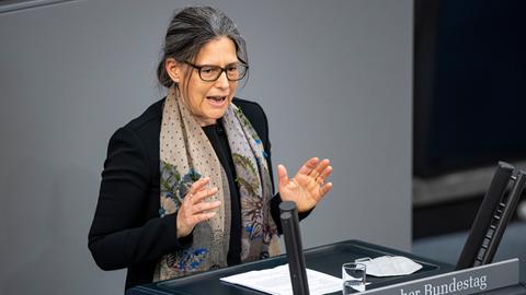 Nina Scheer (SPD), Mitglied des Deutschen Bundestags, spricht im Bundestag.