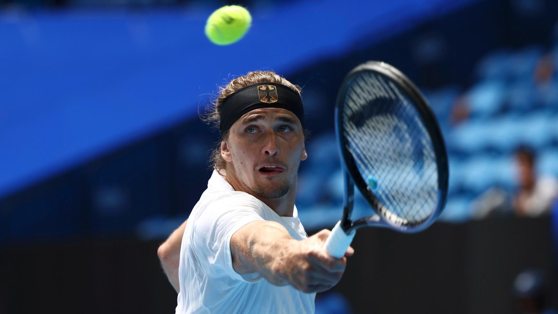 Der deutsche Tennisprofi Alexander Zverev bei einem Spiel im Rahmen des United Cup im australischen Perth. Der deutsche Tennisprofi Alexander Zverev bei einem Spiel im Rahmen des United Cup im australischen Perth.