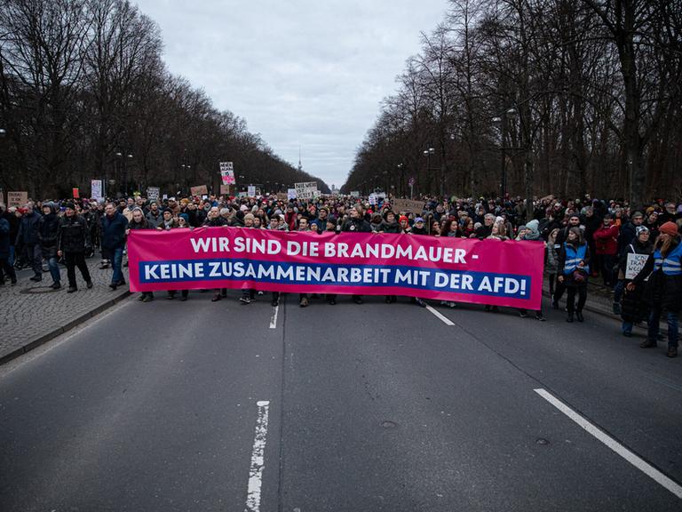 Mehr als 60.000 Menschen demonstrierten am 2. Februar 2025 in Berlin gegen eine Zusammenarbeit von anderen Parteien mit der AfD