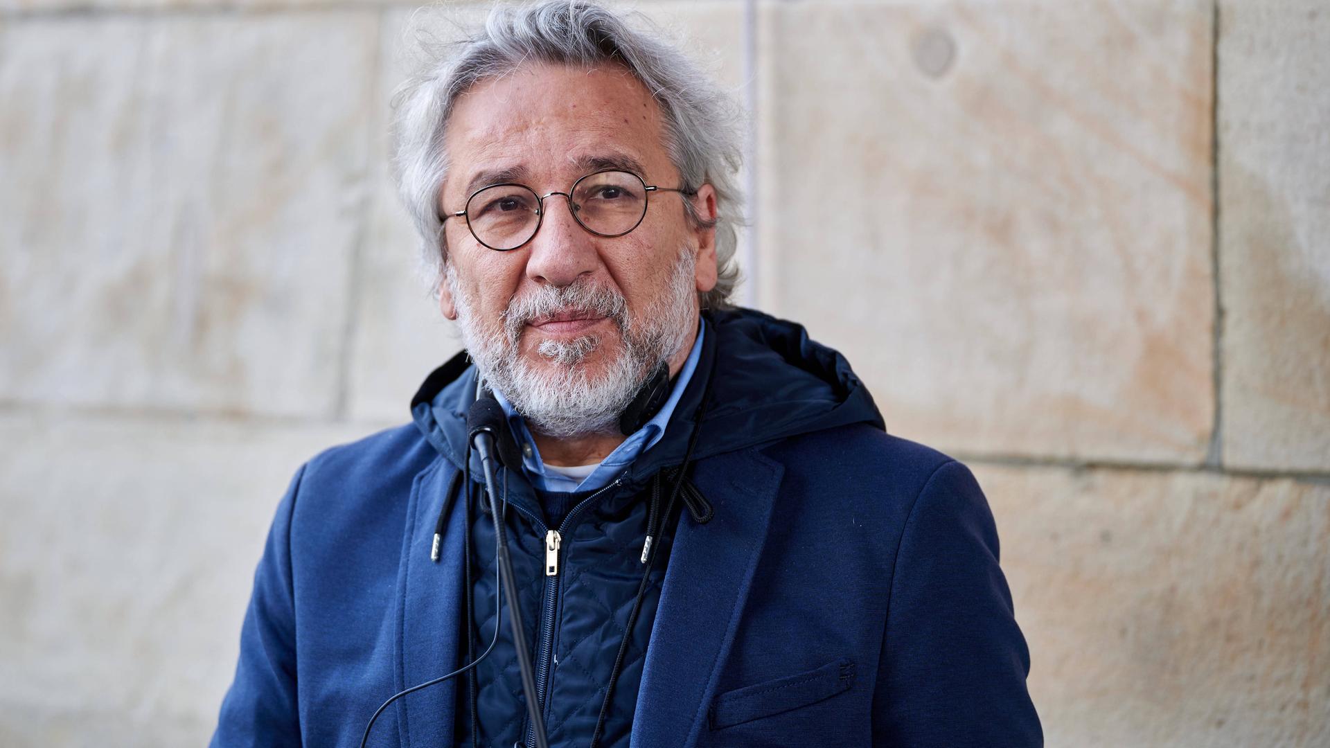 Der Autor und Journalist Can Dündar hat einen Mann interviewt, der ihn umbringen sollte.
