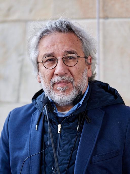 Der Autor und Journalist Can Dündar hat einen Mann interviewt, der ihn umbringen sollte.