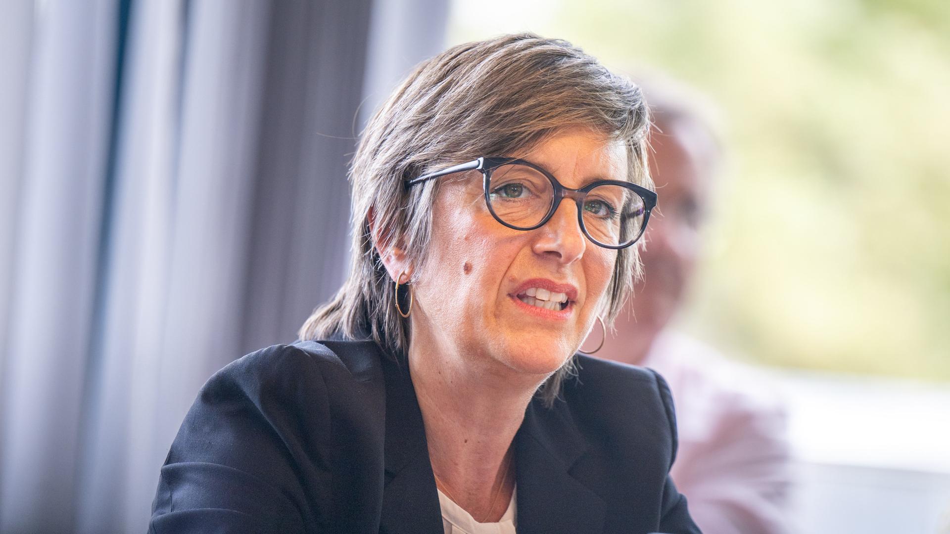Ulrike Demmer während der Sitzung des Rundfunkrats des RBB, auf der sie zur neuen Intendantin gewählt wurde. Ulrike Demmer während der Sitzung des Rundfunkrats des RBB, auf der sie zur neuen Intendantin gewählt wurde.