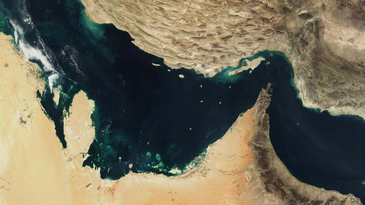 Der Persische Golf, die Straße von Hormus und der Golf von Oman in einer Satellitenaufnahme. Der Persische Golf, die Straße von Hormus und der Golf von Oman in einer Satellitenaufnahme.