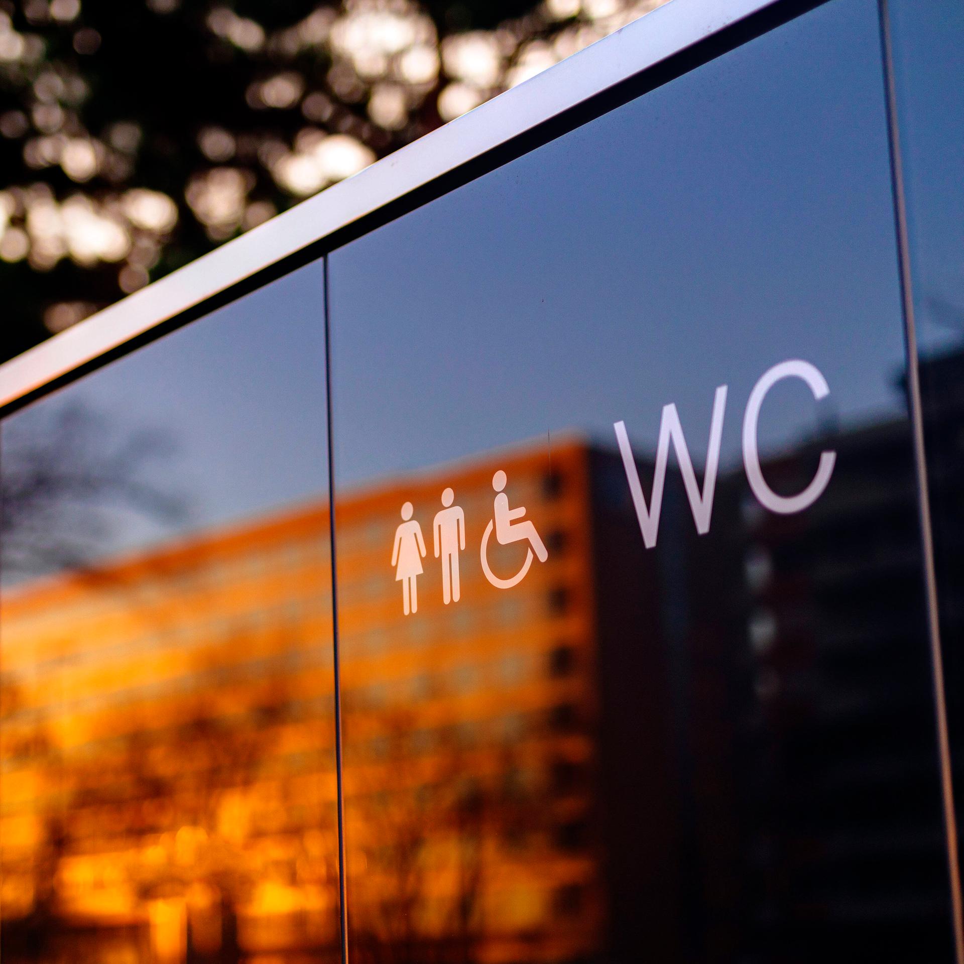 Öffentlicher Raum - Warum Toiletten eine Frage gesellschaftlicher Teilhabe sind Öffentlicher Raum - Warum Toiletten eine Frage gesellschaftlicher Teilhabe sind
