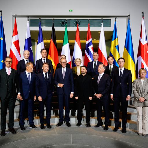 Europäische Staats- und Regierungschefs gemeinsam mit dem ukrainischen Präsidenten Selenskyj, NATO-Generalsekretär Rutte und dem US-Sondergesandten Witkoff