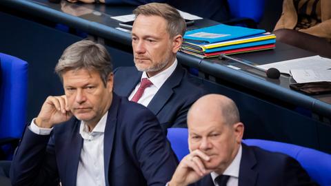 Olaf Scholz (SPD), Christian Lindner (FDP) und Robert Habeck (Grüne) bei einer Sitzung im Bundestag. 
