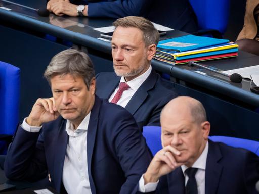 Olaf Scholz (SPD), Christian Lindner (FDP) und Robert Habeck (Grüne) bei einer Sitzung im Bundestag. 