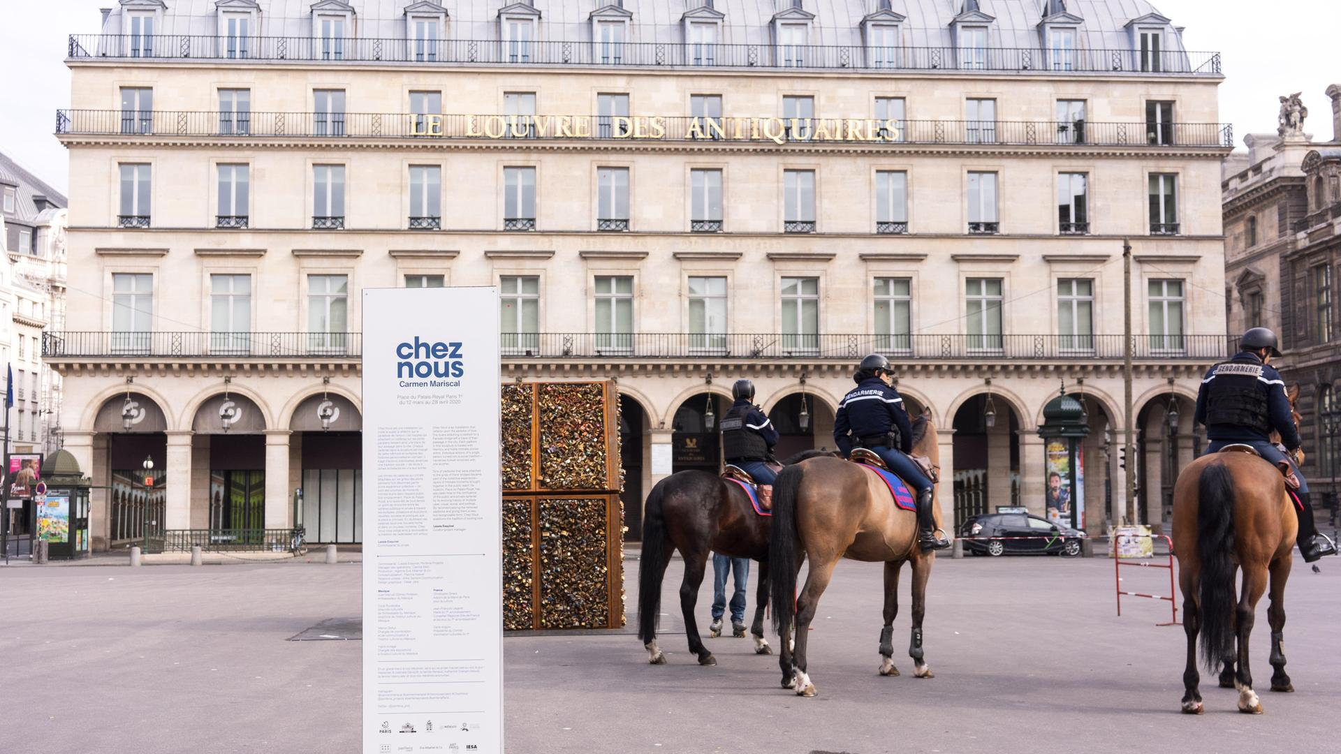 Außenansicht des Louvre des Antiquaires