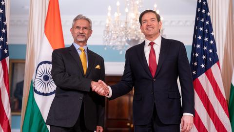 Washington: US-Außenminister Marco Rubio (r) schüttelt die Hand seines indischen Amtskollegen Subrahmanyam Jaishankar.