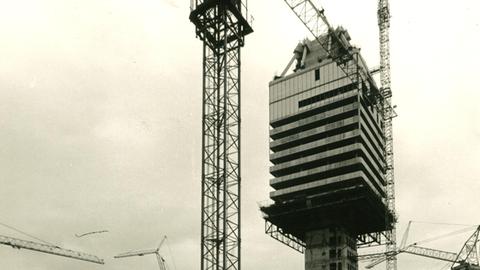Der Rohbau des Kölner Funkturms 1975. 1977 startete der Sendebetrieb für den Deutschlandfunk, 2010 auch für Deutschlandfunk Nova.