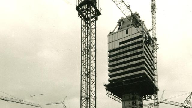 Der Rohbau des Kölner Funkturms 1975. 1977 startete der Sendebetrieb für den Deutschlandfunk, 2010 auch für Deutschlandfunk Nova.