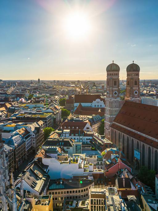 Die Skyline von München mit den wichtigsten Wahrzeichen im Stadtzentrum.