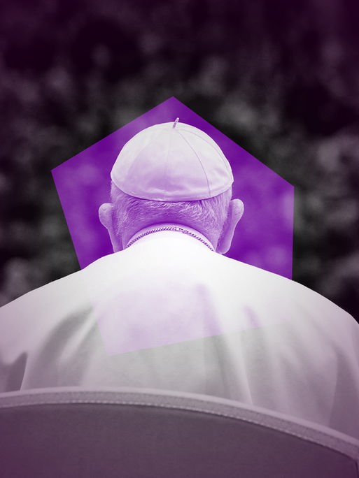 Ein violett eingefärbtes Bild vom Papst, der von hinten zu sehen ist, wird von einem violetten Mosaikstück überlagert.