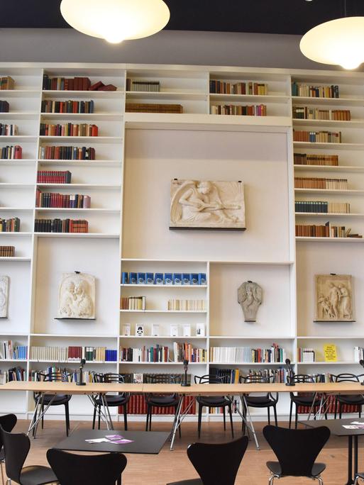 Saal im Münchner Literaturarchiv Monacensia