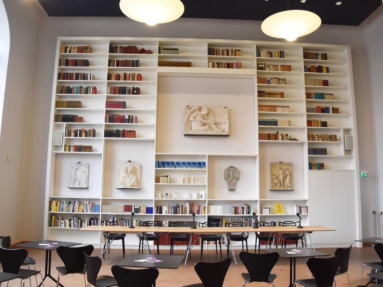 Saal im Münchner Literaturarchiv Monacensia