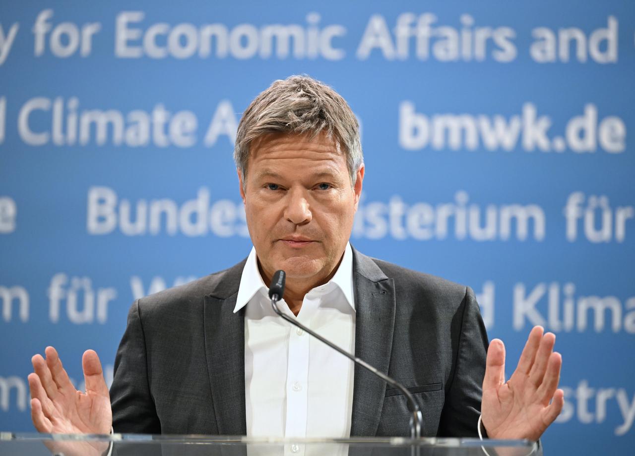 Berlin: Bundeswirtschaftsminister Robert Habeck (Bündnis 90/Die Grünen) spricht während eines Statements nach dem Bruch der Ampel-Koalition.