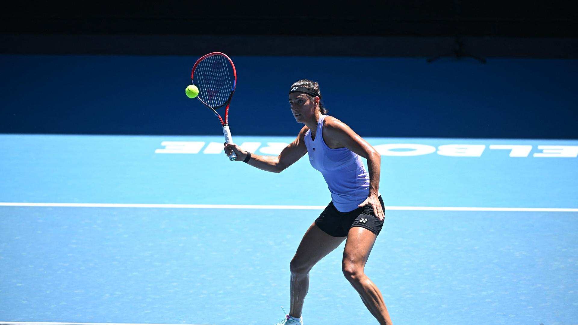 Die französische Tennisspielerin Caroline Garcia trainiert vor dem Beginn der Australian Open in Melbourne. 