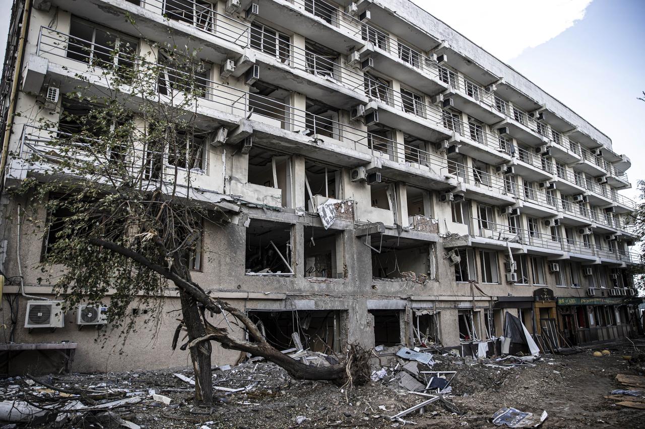 Ein zerstörtes Haus nach einem russischen Angriff in der Stadt Mykolajiwka in der Region Donezk