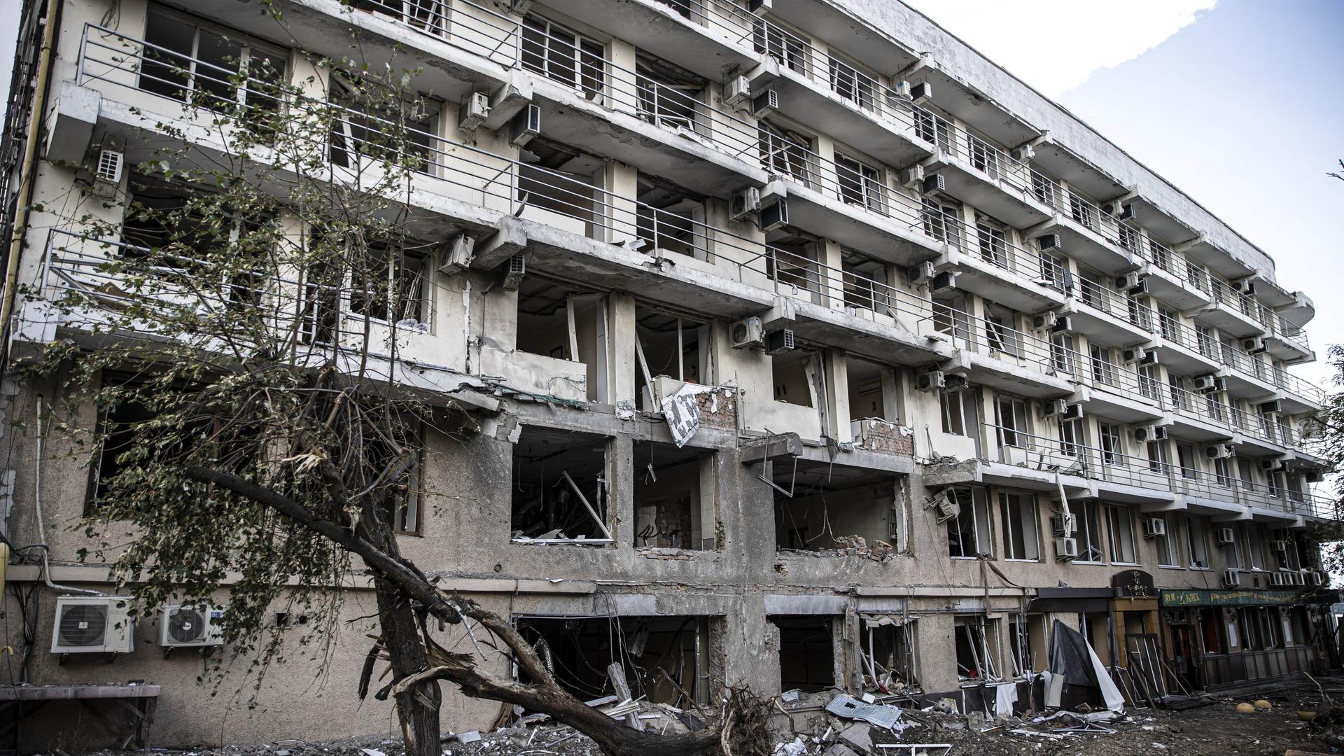 Ein zerstörtes Haus nach einem russischen Angriff in der Stadt Mykolajiwka in der Region Donezk