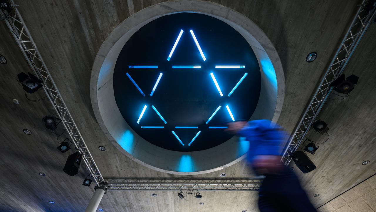 Davidstern an der Decke des Saals im Ariowitsch-Haus in Leipzig