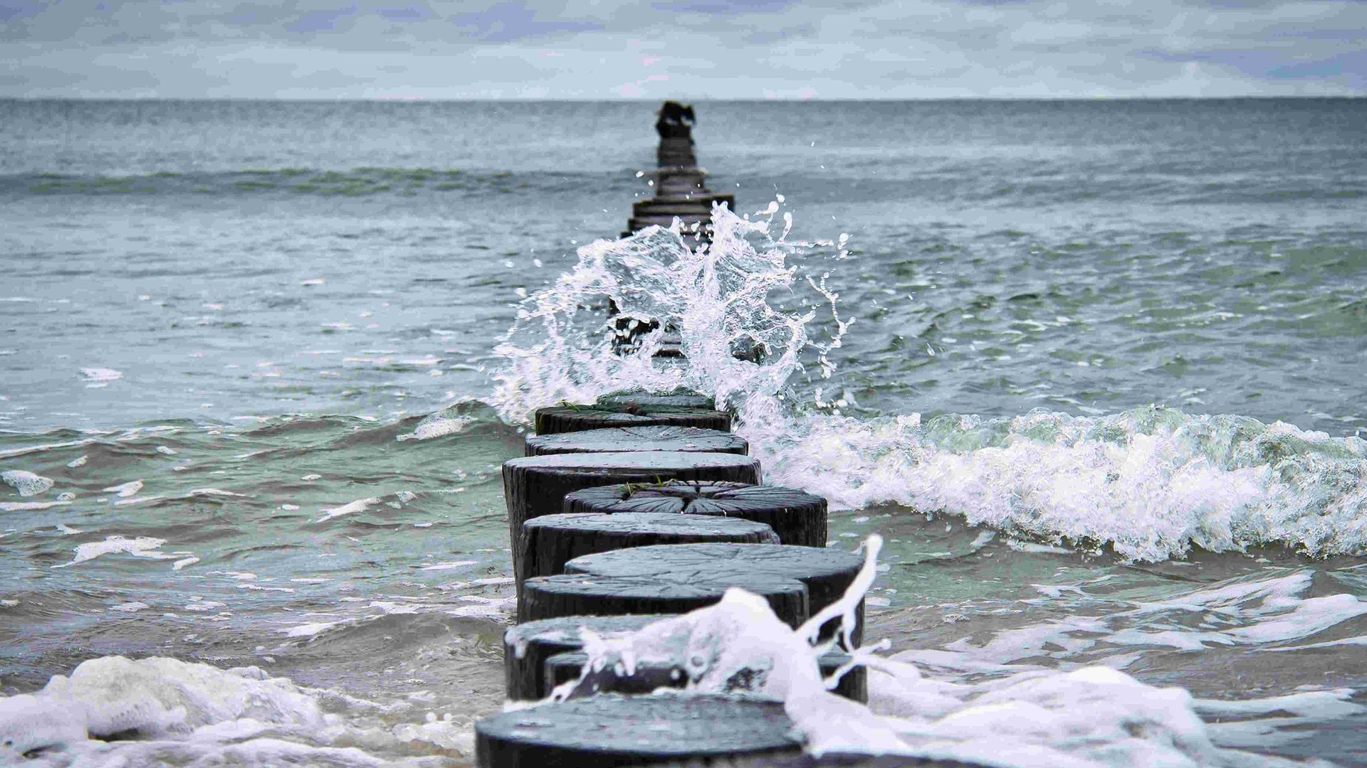 Wellenbrecher in der Ostsee Wellenbrecher in der Ostsee
